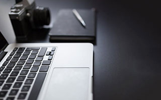 深圳球迷在王哲林罚球时大喊“沪上阿姨”，后者被干扰后不中