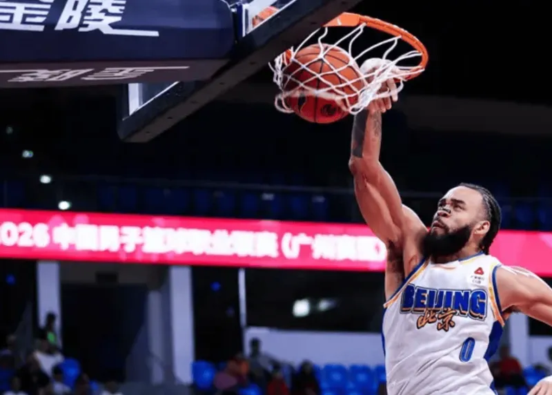 世界杯赛事动态-麦基出战12分钟，投篮9中4得到8分9篮板1助攻2盖帽